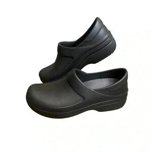 CROCS Black Neria Pro Work Clogs Slip Resistant Non Marking Women’s size 8
